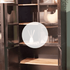 Garcia smalle vitrinekast zwart