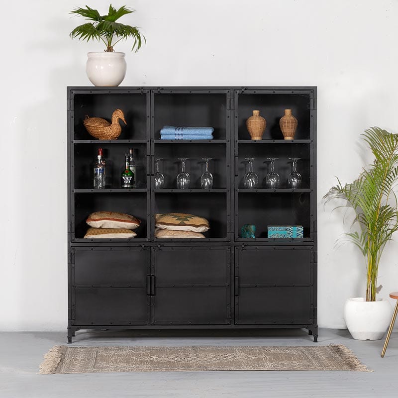 Zwarte vitrinekasten