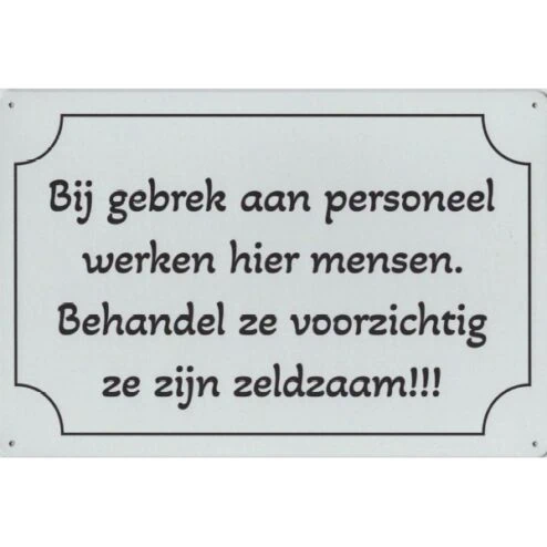 Bij gebrek aan personeel - metalen bord