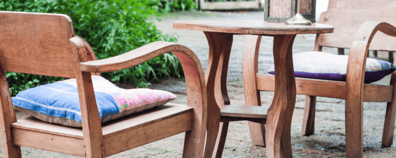 houten tuinmeubels schoonmaken
