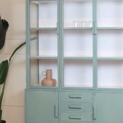 Figue vitrinekast hoog olijfgroen/ wit 136cm