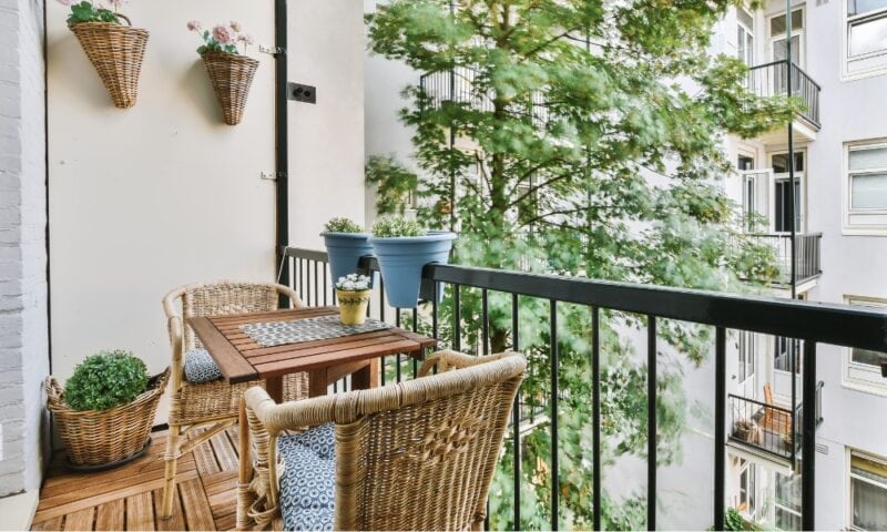 Klein balkon inrichten: Ideeen voor een gezellig en praktisch resultaat