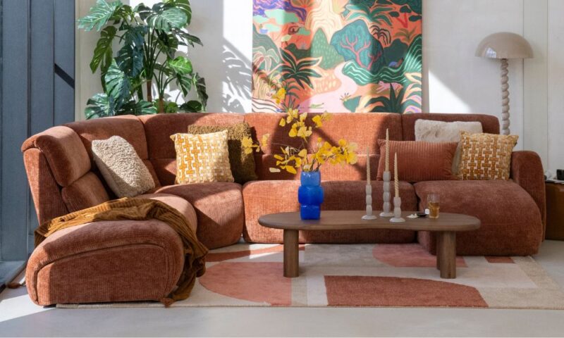 Okergeel combineren? Creëer een warm kleurenpalet voor je woonkamer