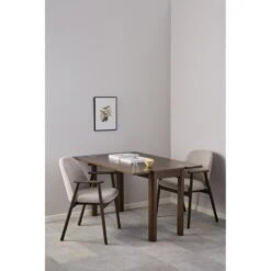 Evron Eetkamerstoel Beige met bruine poten