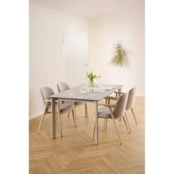 Evron Eetkamerstoel Beige met naturel poten