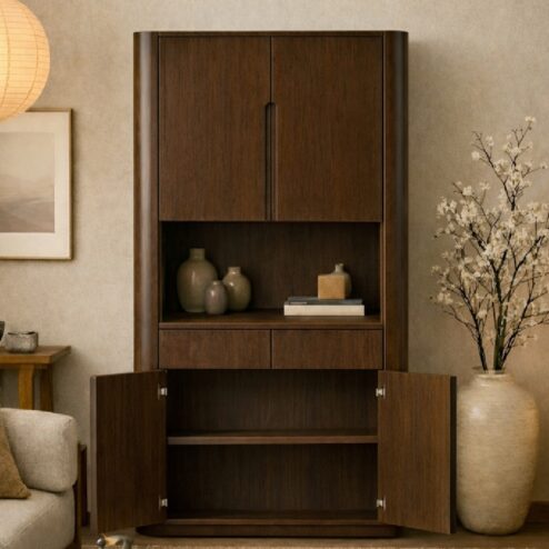 Yama kast onder deur open